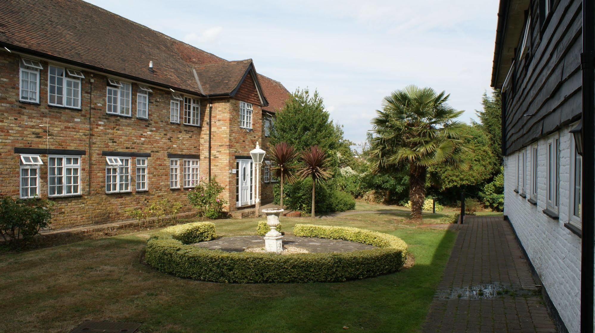 Barn Hotel London Ruislip Kültér fotó
